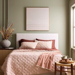 Elegant Quilted Bedding Set in Soft Pink and Brown